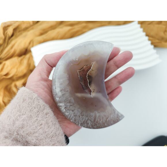 Druzy Agate Moon Crystal Carving